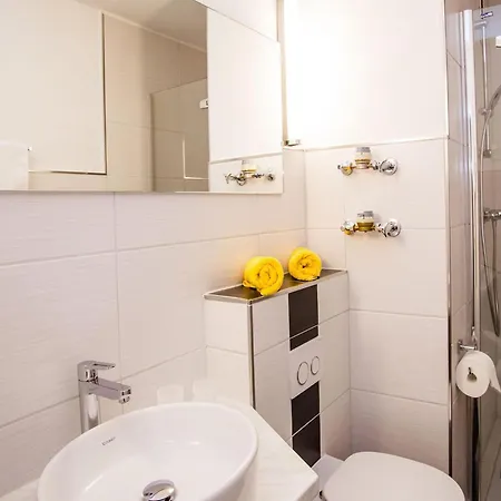 아파트 Inviting In With Sauna & Indoor Pool 프레이분크