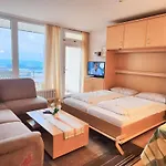 Appartement Inviting In With Sauna & Indoor Pool