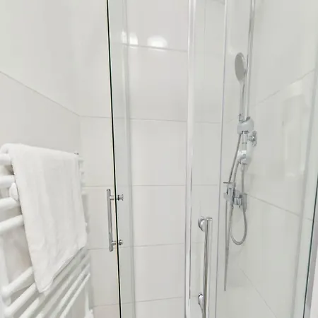 In With Sauna & Swimming Pool Apartman